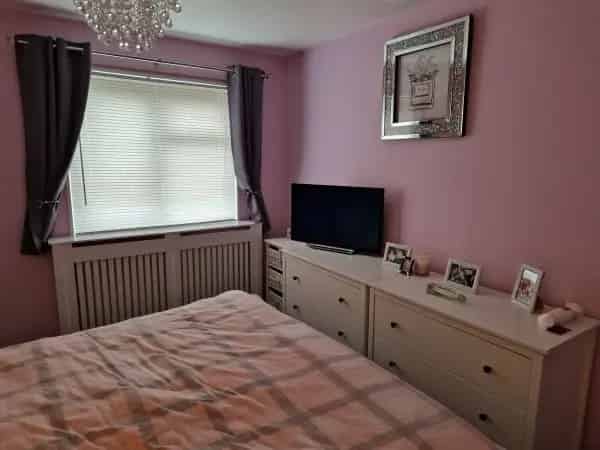 2 Bed Flat or House in Bordon - 1st Floor or Ground Floor
