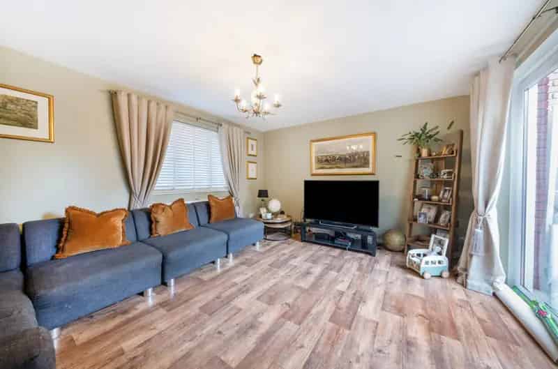2 Bedroom End of Terrace House to Rent