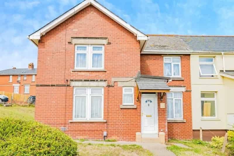 3 Bedroom Semi-Detached House West End