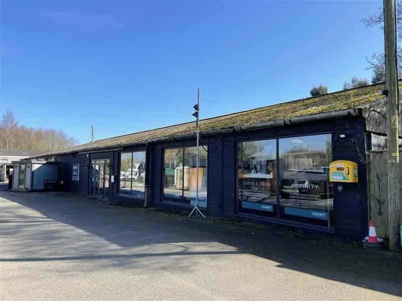 Industrial Warehouse with Showroom and Yard Space