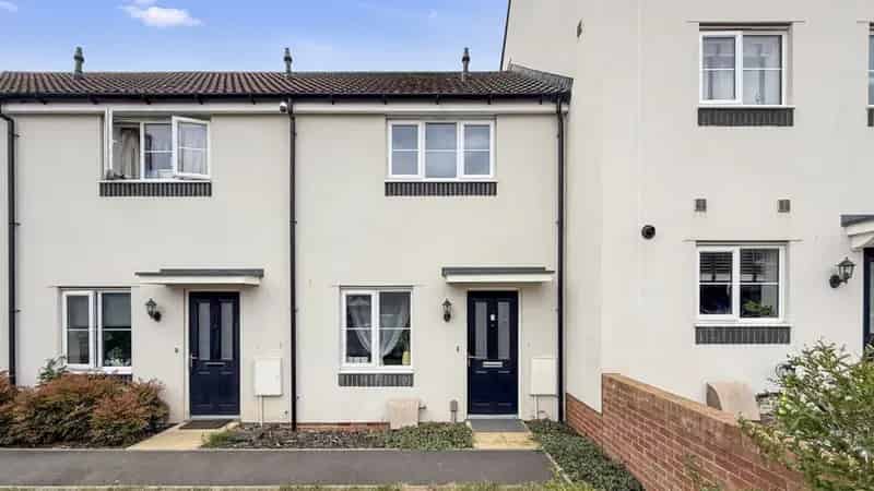 2 Bedroom Terrace House For Sale Westbury Near Train Station