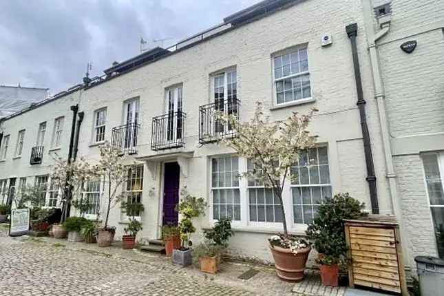 Mews house for sale in Ennismore Mews, London SW7