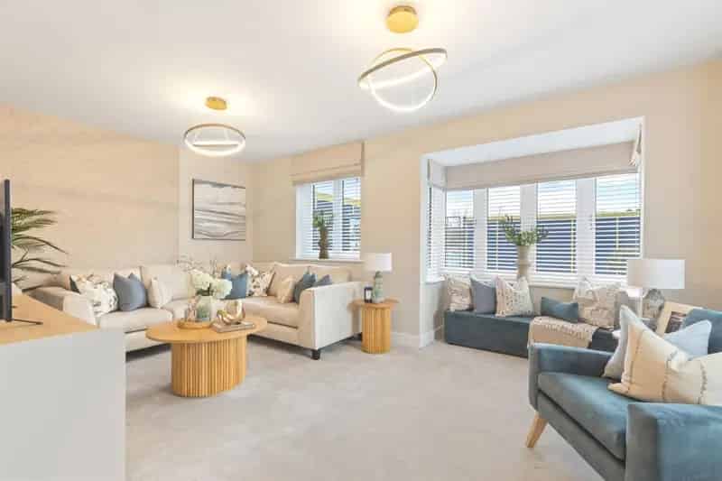 3 Bed Former Showhome Netley - Open Plan Kitchen Diner - Garage Parking