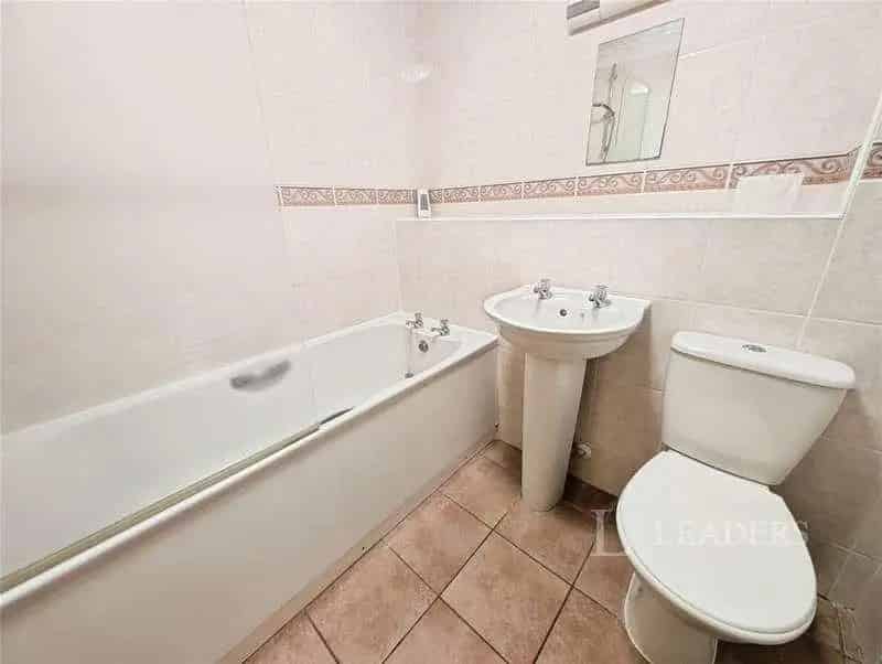 2 Bed Flat for Sale Modern Apartment with Garden and Parking