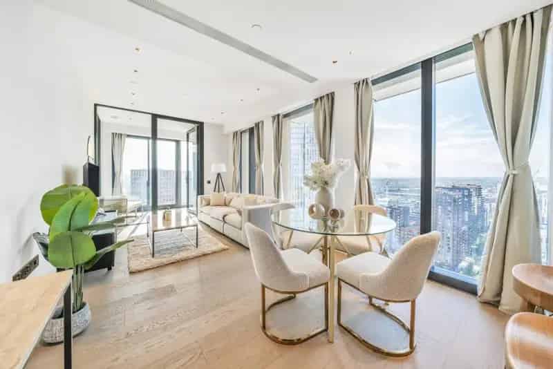 Luxury 1-Bedroom Apartment in London with City Views and Amenities