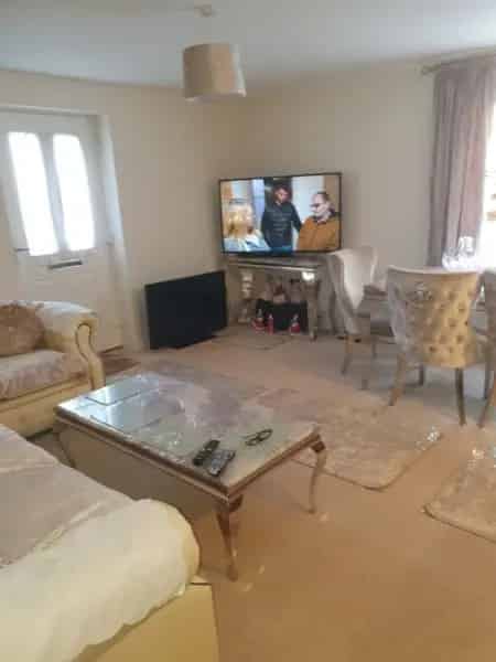 2 Bedroom Flat near M5 Junction 13