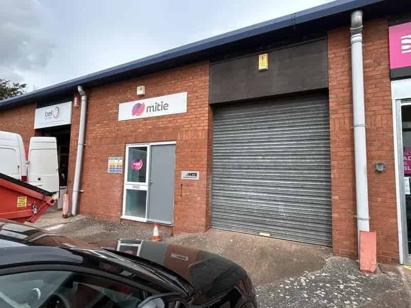 1725 sq ft Warehouse Unit with Offices and Mezzanine Store
