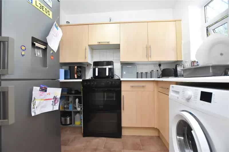 One Bedroom House in Morley's Bird Estate - Private Garden & Parking