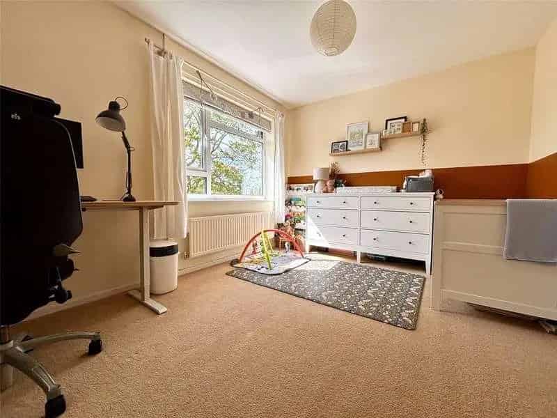 2 bed flat for sale