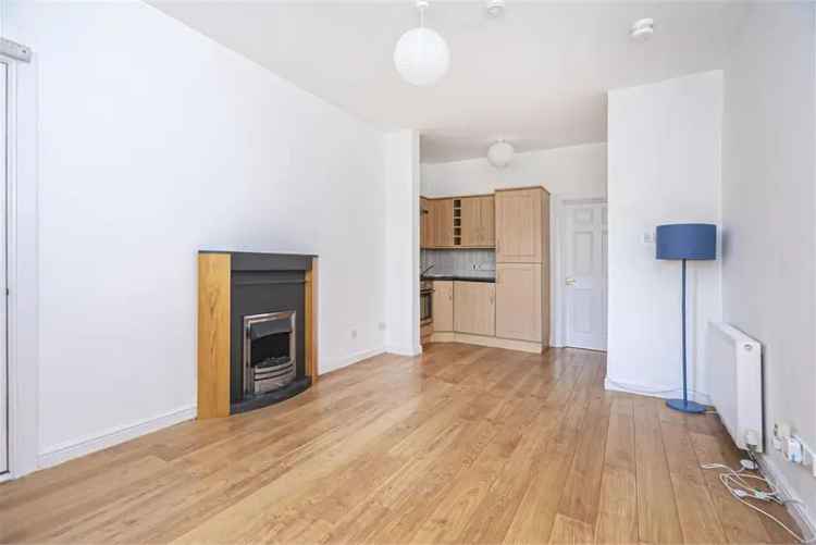 2 Bed Flat - First Floor with 1 Reception Room