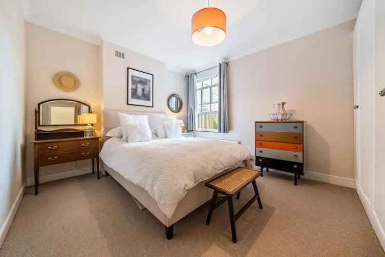 Flat For Sale in London, England