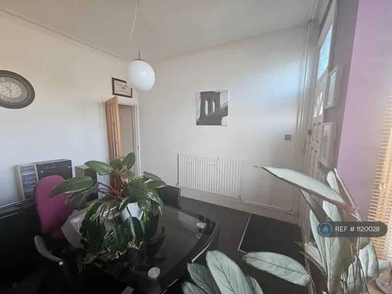 2 Bedroom Terraced House Available May 4 2025