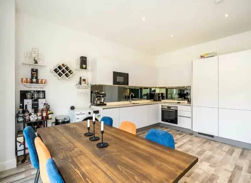 Spacious 2-Double Bed Apartment near Ealing Common