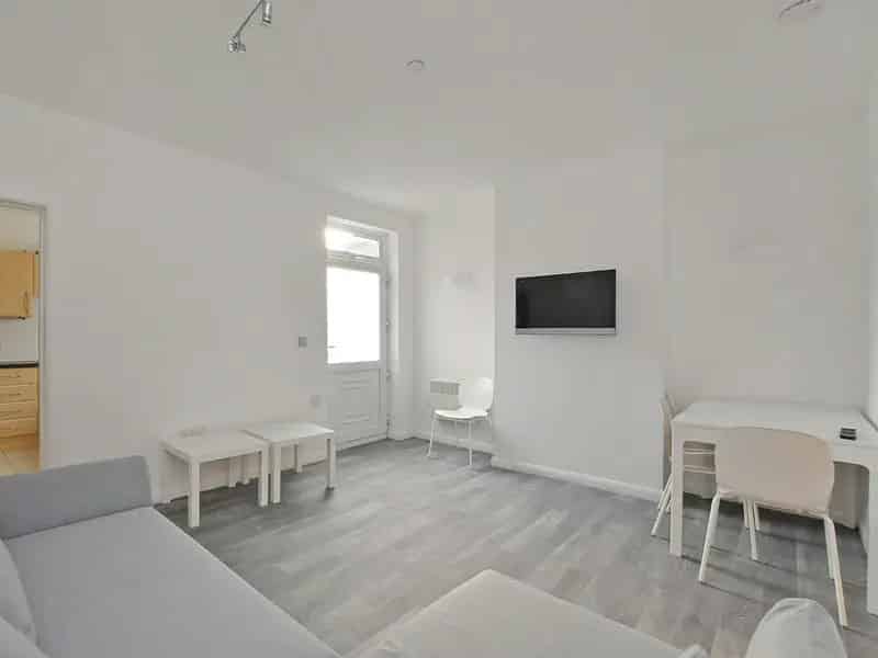 3 Bedroomed Fully Furnished Flat - Ecclesall Road