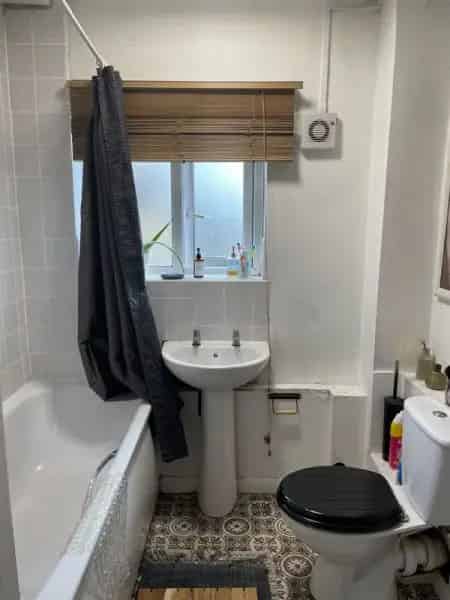 Spacious 2-Bed Flat Near Lee Station Family Home