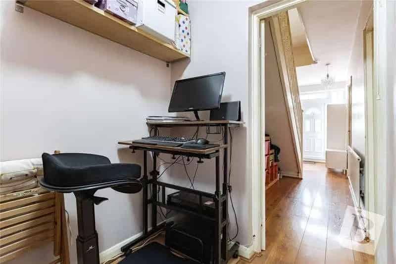 3 Bed House for Sale near Limehouse Station