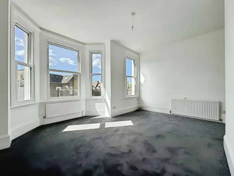 1 Bedroom Flat to Rent London SE24 Newly Redecorated Near Transport