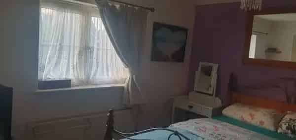 3 Bedroom House Large Garden Driveway Family Home