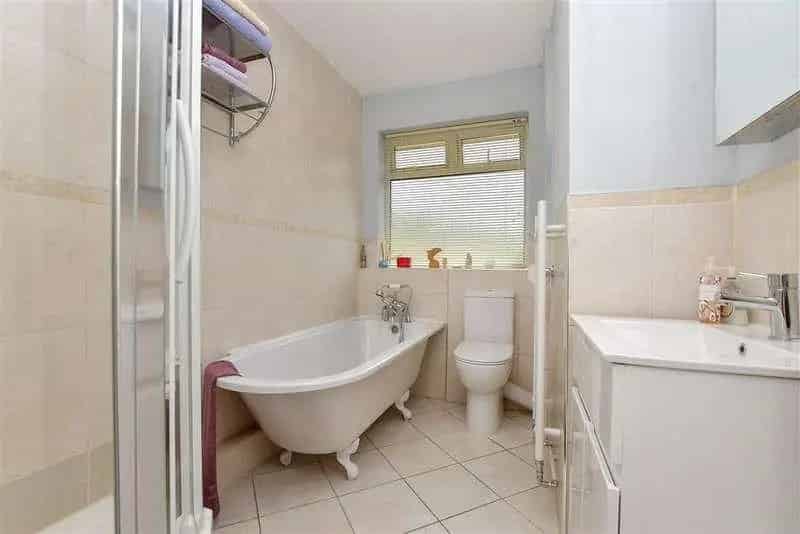 2 Bed Flat for Sale in Banstead