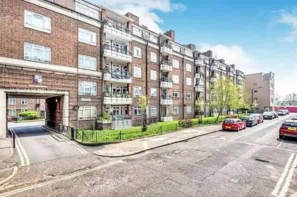 First Floor Flat With Lift and Balcony