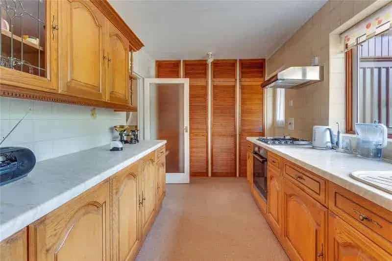 3 Bed House for Sale Spacious Garden Double Garage Ample Storage