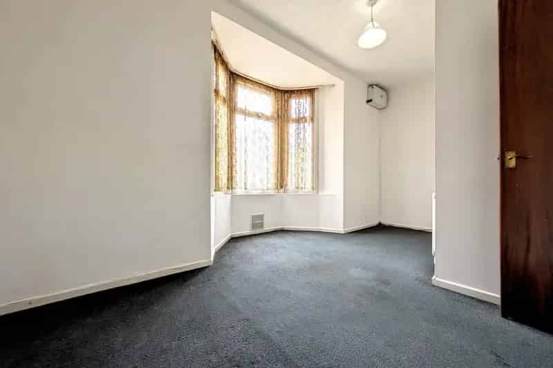2 Bedroom Ground Floor Apartment in Pontyclun