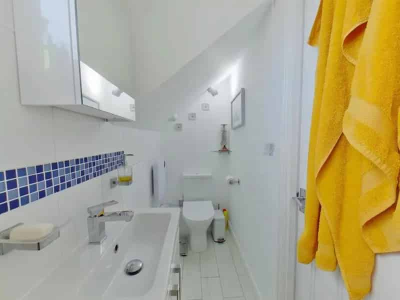 4 Bed House for Sale Deceptive in size very versatile chalet style house