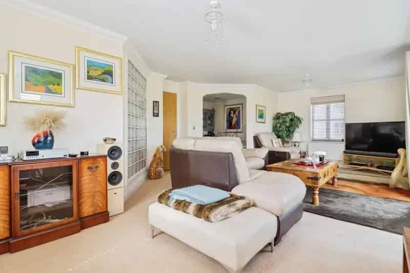 2-Bed Seafront Apartment Minehead Lift Serviced Parking
