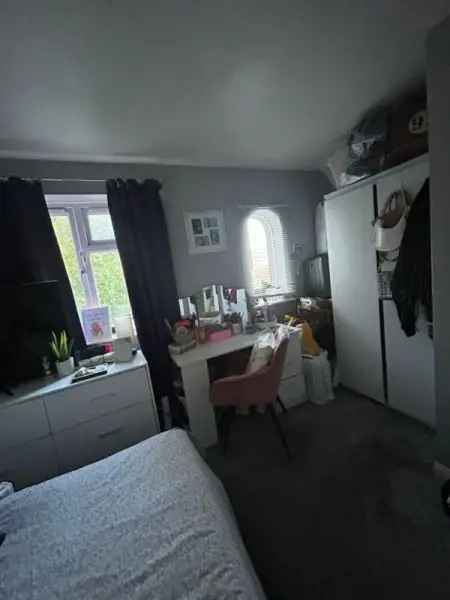 2 Bed Terrace House with Garden and Parking