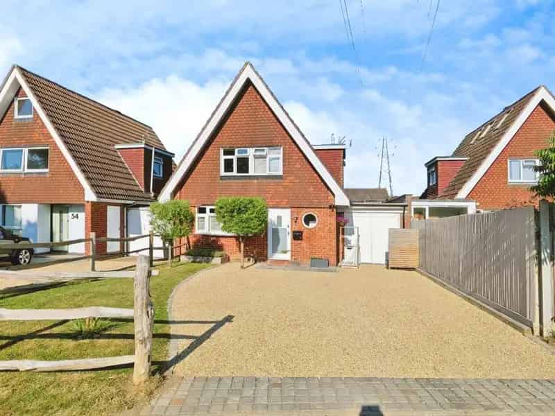 3 bedroom House
 For Sale 
Total Size: 1301 SQ FT