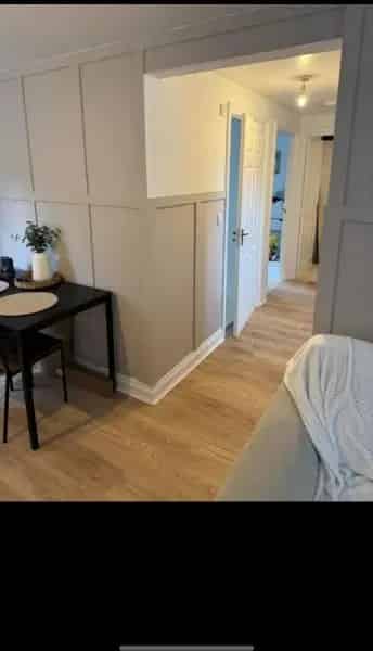 2 Bed Ground Floor Maisonette with Garden and Parking