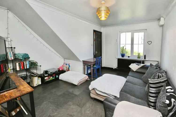 Two Bedroom End Terrace House Garage Driveway Garden No Chain