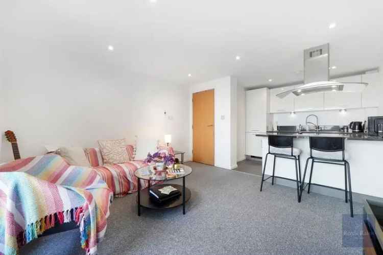 1 Bedroom Flat for Sale in London SE1 - Stylish Waterloo Apartment