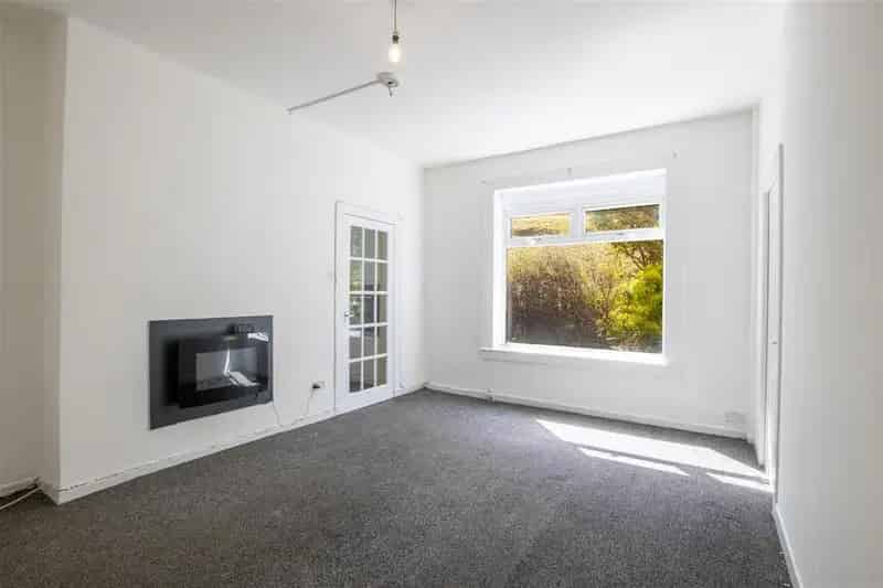 3 Bedroom Flat to Rent Kings Park Glasgow