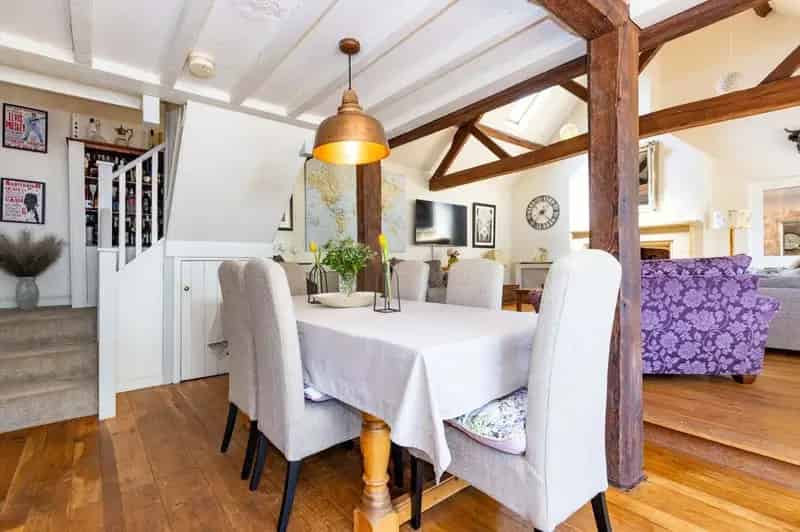 5 Bedroom Barn Conversion 1.7 Acres Warwickshire