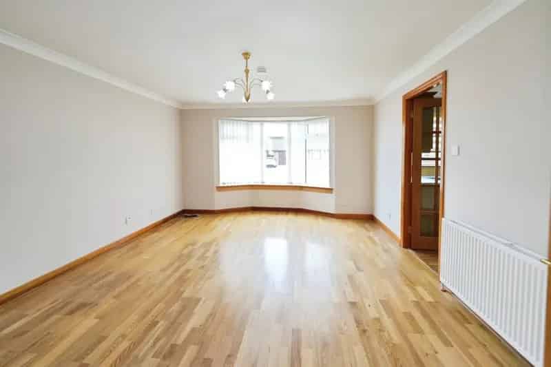 Modern Two-Bed Detached Bungalow with Conservatory and Garage