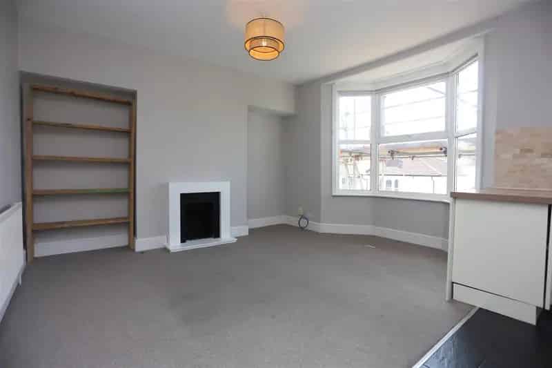 2 Bedroom Maisonette Near Brighton Station