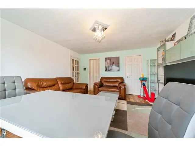 2 Bedroom Maisonette Flat for Sale