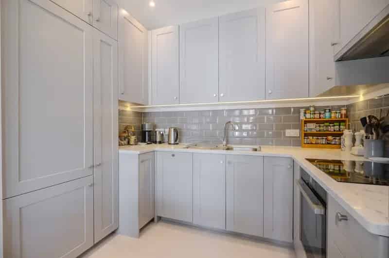 2 Bedroom Victorian Maisonette for Sale in Balham