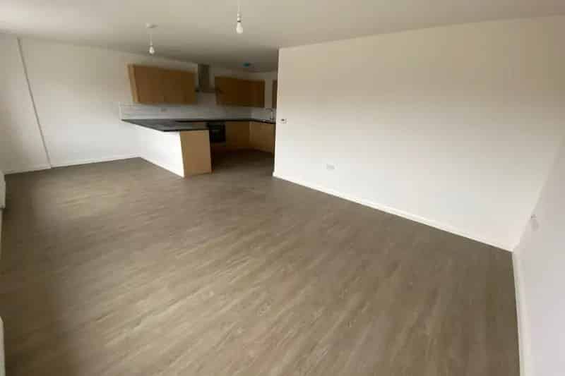Luxury 2-Bed Flat Available August - Parking & Storage