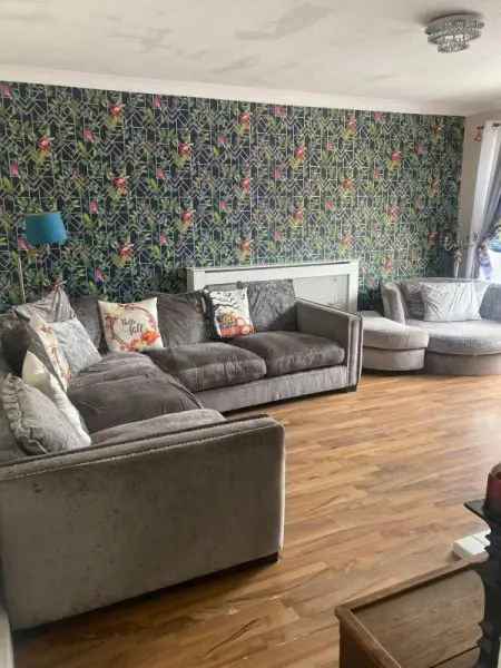 3 Bed Semi Detached House Swap - Large Garden, New Kitchen