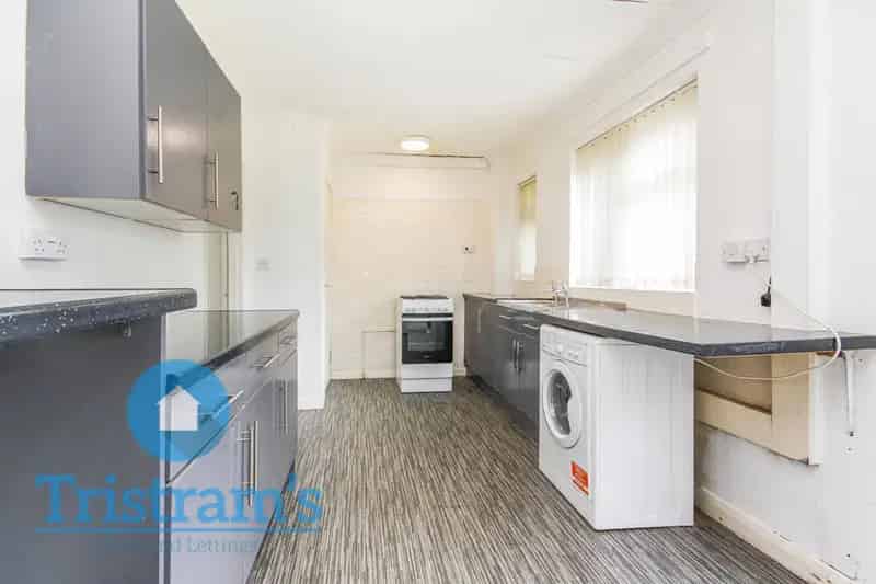 3 Bedroom Semi-Detached House to Rent in NG6