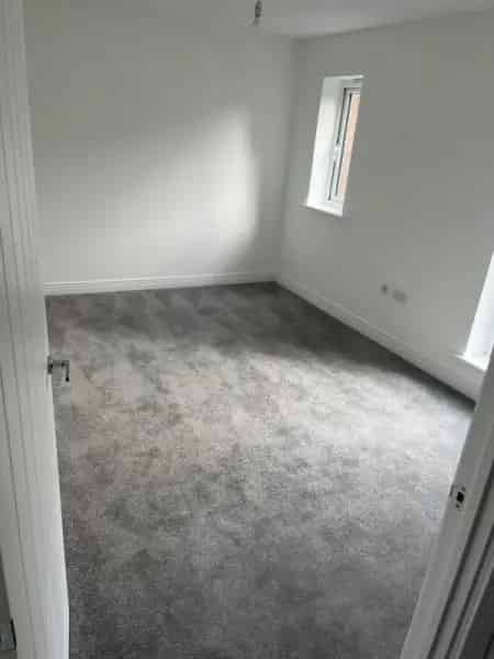 Large 2 Bed GFF Flat with Parking Near Schools and Shops