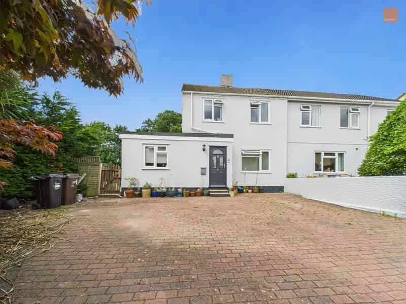 4 Bedroom Semi-Detached House for Sale