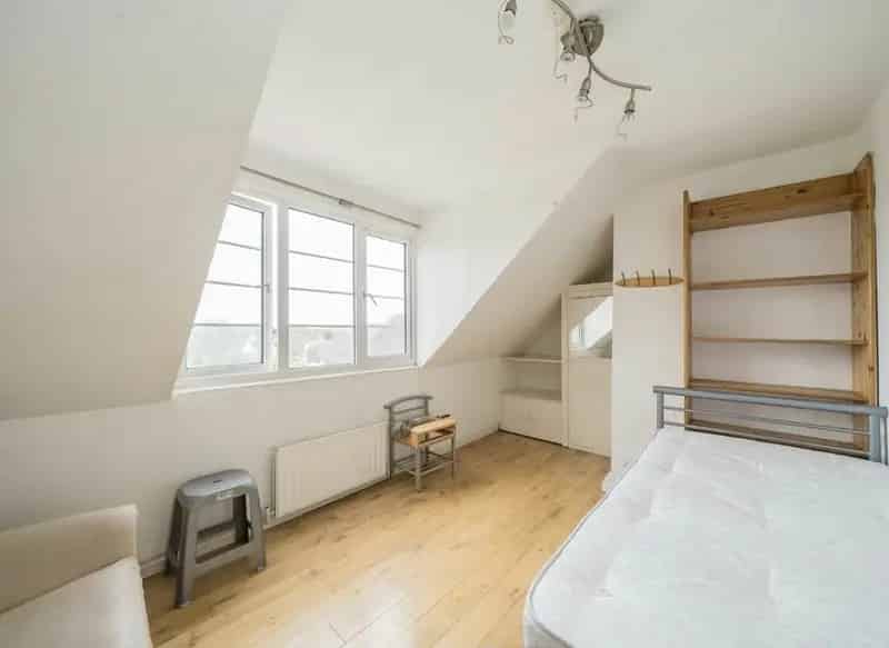 3 Bedroom 2 Bathroom Split Level Apartment Near Pitshanger High Street
