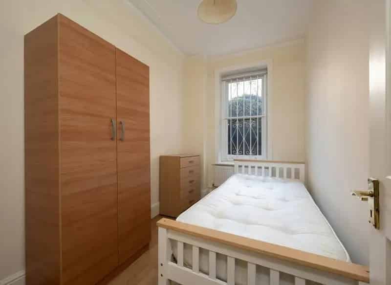 Maida Vale Flat 3 Beds 1 En Suite Communal Garden