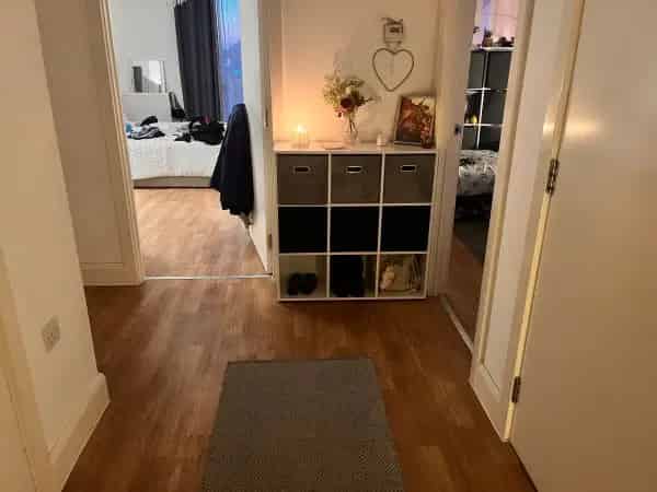 2 Bedroom Flat Crawley Town Centre Parking Balcony
