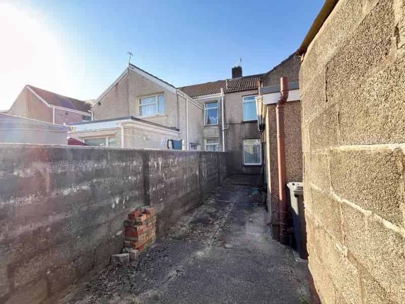 3 Bed Mid Terrace House For Sale - Ideal for Investors and First-Time Buyers