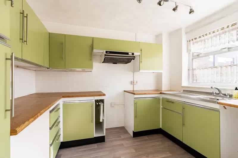 3 Bedroom Semi-Detached House for Sale in Stapleton BS16