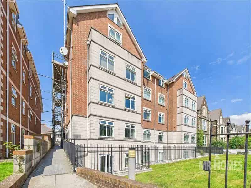 2 Bedroom Apartment for Sale in Cardiff